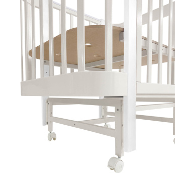 Кровать детская Indigo Italiano Baby продольный маятник на колеса 