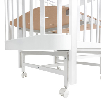 Кровать детская Indigo Italiano Baby продольный маятник на колеса 