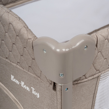 Кровать-манеж Indigo BON-BON TOY c маятником, (2 уровня) бежевый